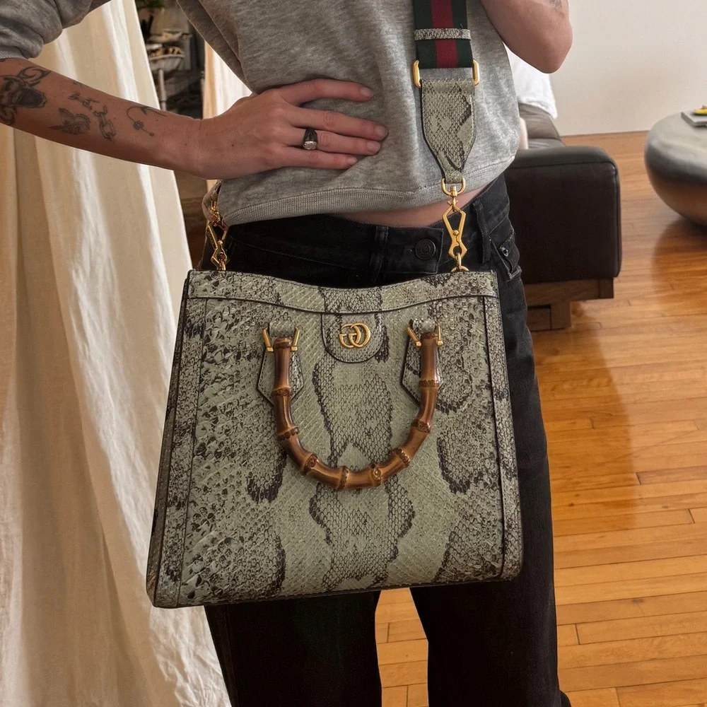 Authentic Gucci Small Diana in blue python - Picture 4 of 6
